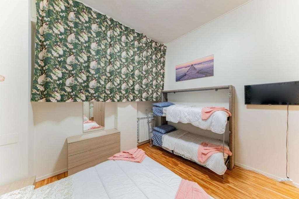 Comfy Appartment Near Metro M3 - Wifi Милан Экстерьер фото